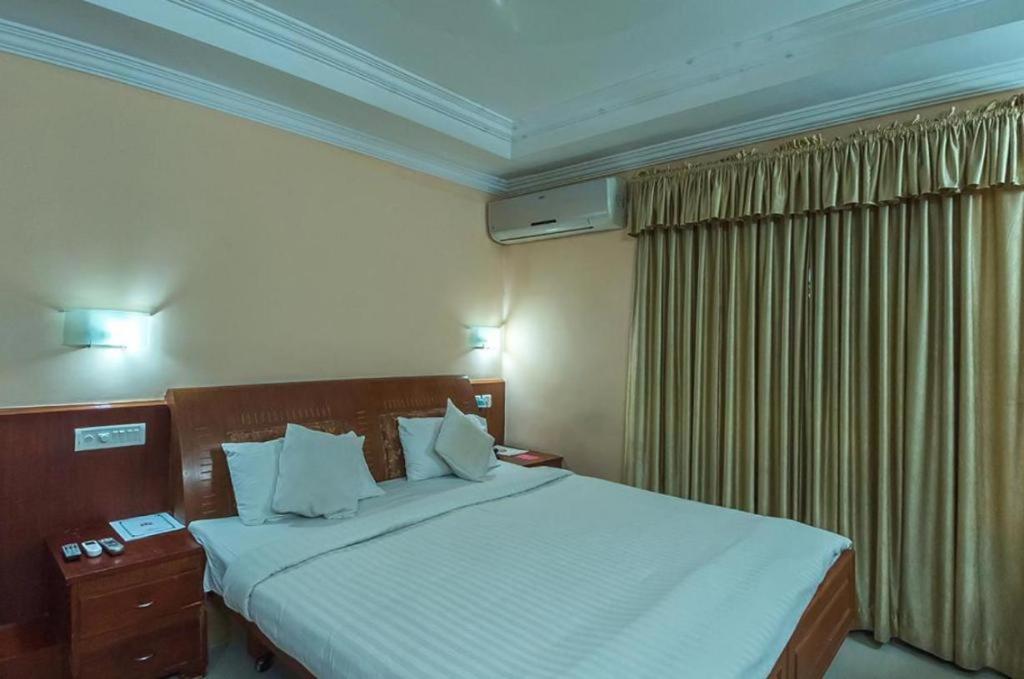 Kpm Regency Hotel Palakkad Exterior photo